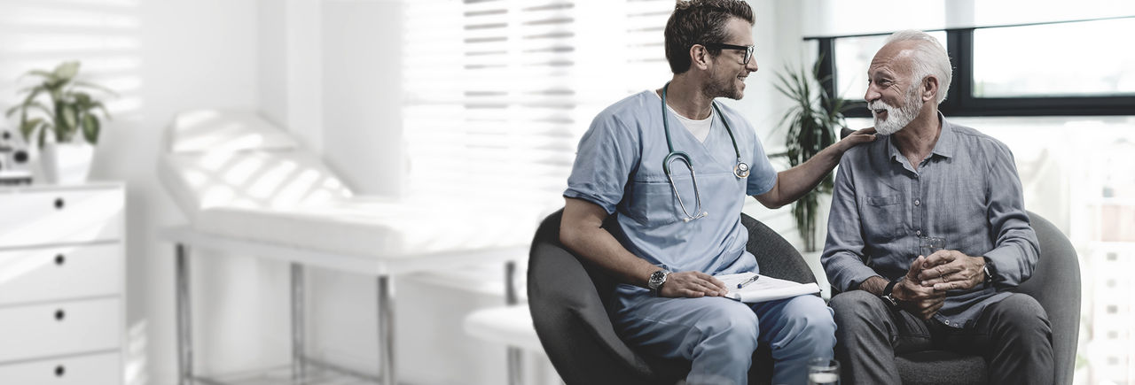 Spécialiste et patient après thermocoagulation
